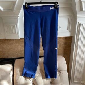 D:: Nike Pro Dri-Fit Crop Tights - Women Blue Size M